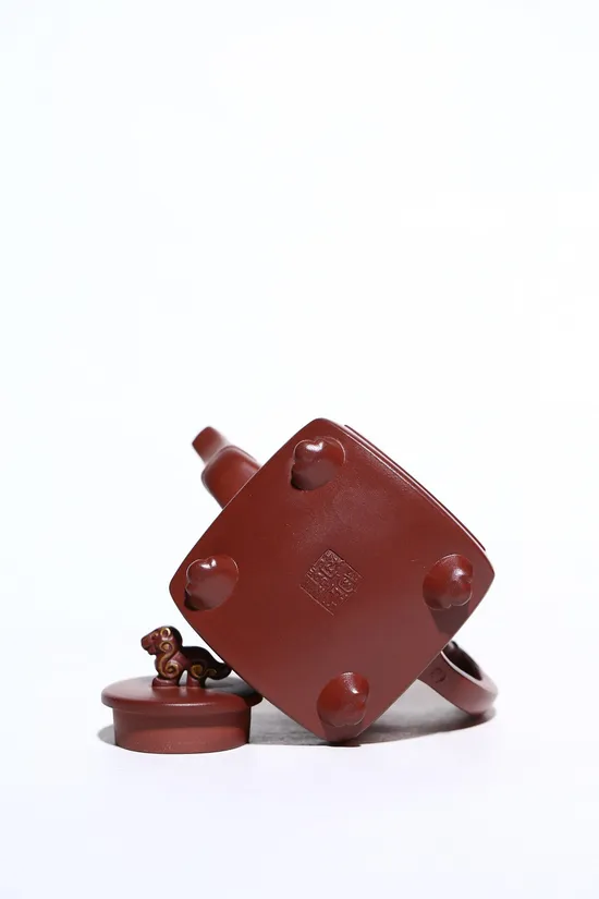Premium Yixing Zisha Teapot | Artisan-Crafted Clay Teapot Collection 4