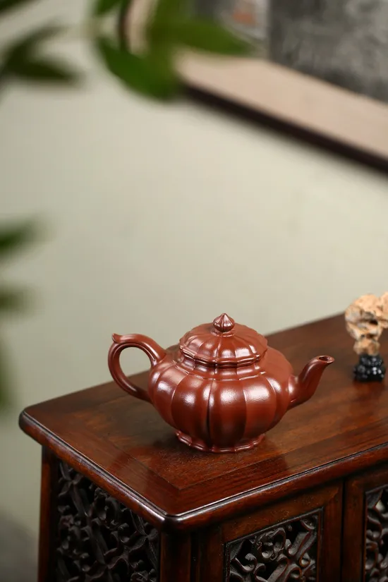 Premium Yixing Jinwen Xiaoying Teapot – Handcrafted Artistry 2