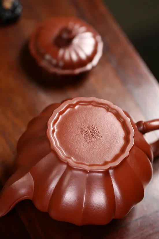Premium Yixing Jinwen Xiaoying Teapot – Handcrafted Artistry 6