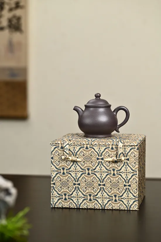 Premium Yixing Clay Teapot | Handcrafted Panhu Design | Collector's Choice 4