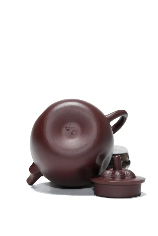 Premium Yixing Clay Teapot: Handcrafted Rushi Design, 250cc 5