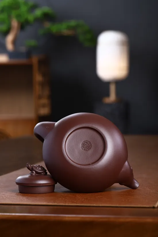 Master-Crafted Yixing Zisha Teapot – Collector’s Artisan Pottery 7