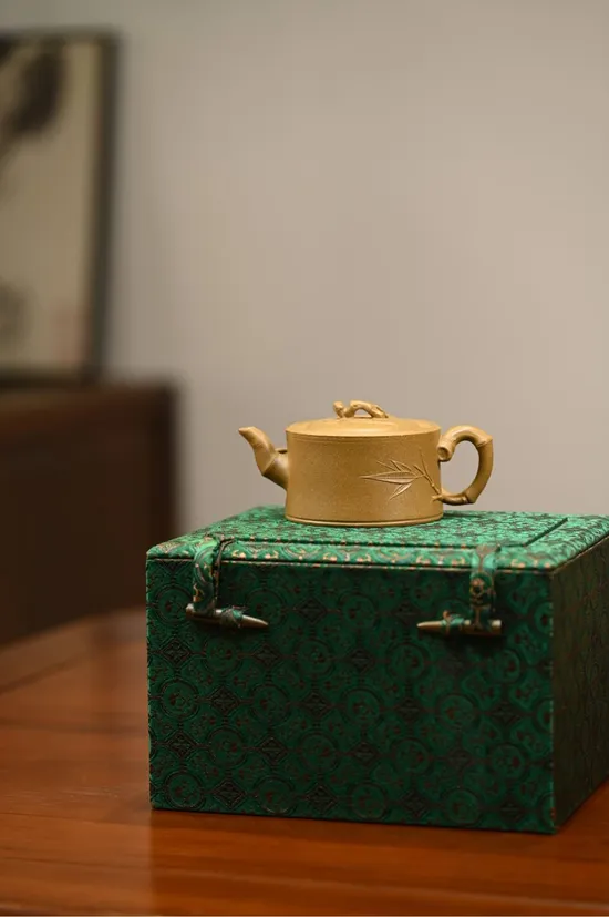 Zisha Teapots: Handmade | aged Duan clay | 160cc capacity 2
