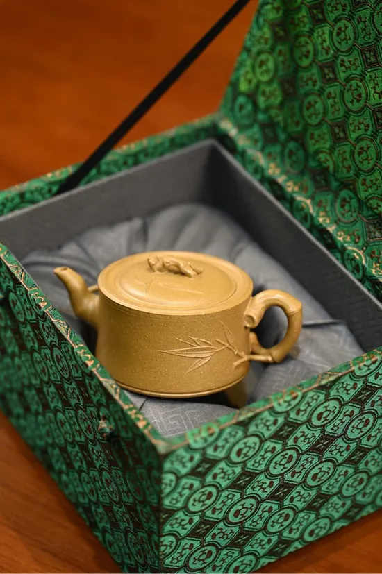 Zisha Teapots: Handmade | aged Duan clay | 160cc capacity 5