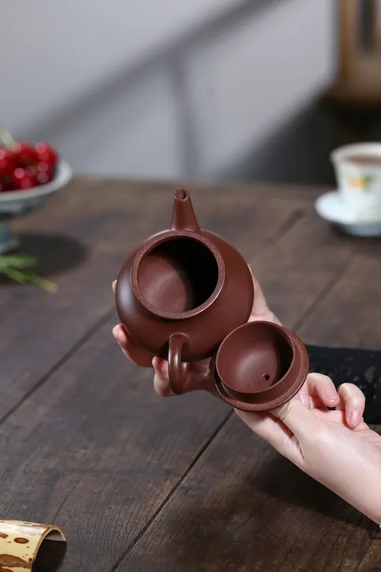 Premium Yixing Zisha Clay Teapot – Handcrafted Elegance 2