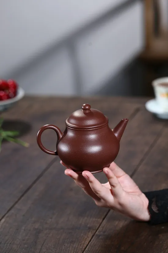 Premium Yixing Zisha Clay Teapot – Handcrafted Elegance 3