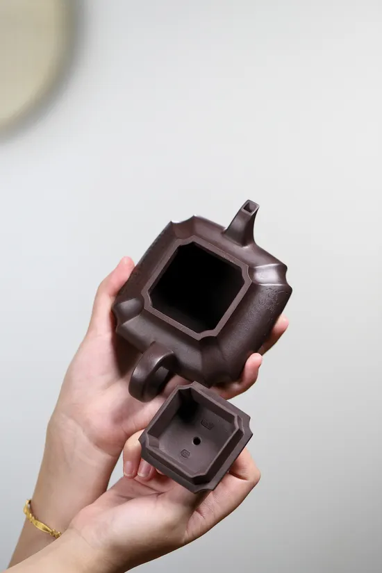 Yixing Zisha Clay Teapot | Handcrafted Purple Clay Artistry 2