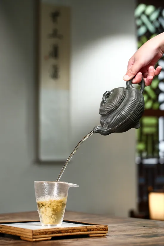 Zisha Teapots: Eight-Sided Hero Teapot | 8100 CNY 2