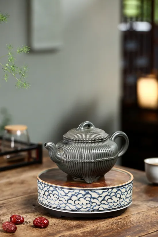 Zisha Teapots: Eight-Sided Hero Teapot | 8100 CNY 4