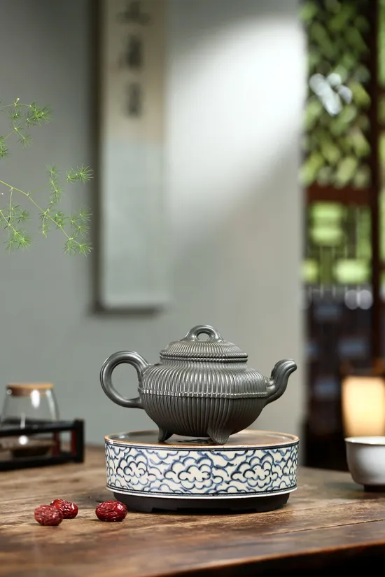 Zisha Teapots: Eight-Sided Hero Teapot | 8100 CNY 8