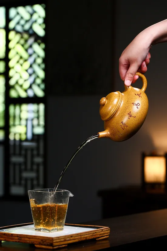 Huang Weimin Yixing Zisha Teapot - Rong Tian Art Collection 1