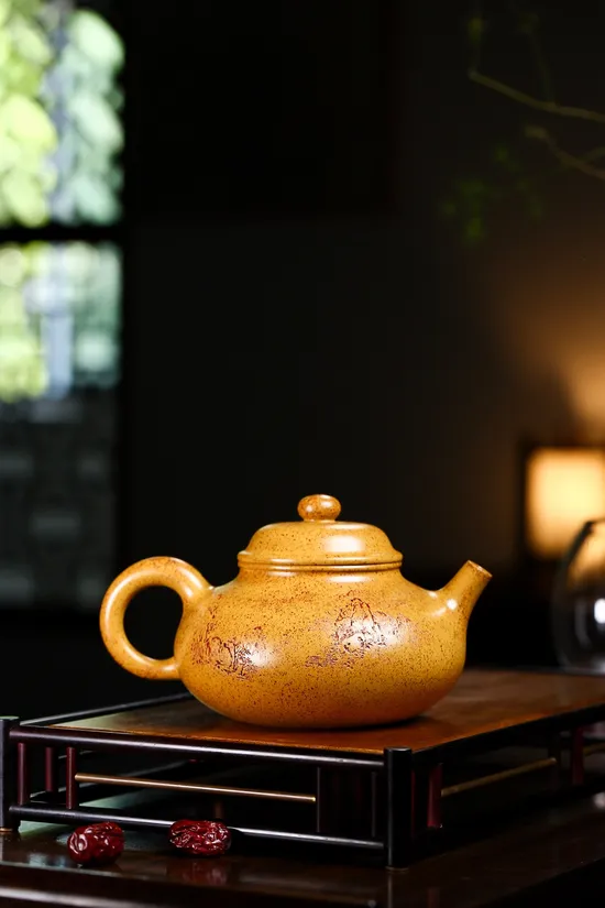 Huang Weimin Yixing Zisha Teapot - Rong Tian Art Collection 6