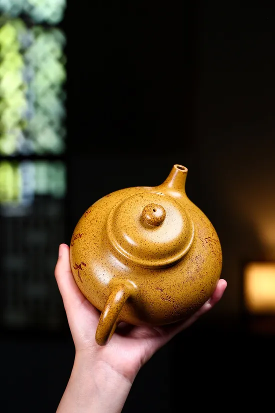 Huang Weimin Yixing Zisha Teapot - Rong Tian Art Collection 7