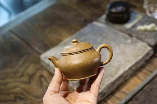 Premium Yixing Zisha Teapot - Gaodeng Clay Pot, Handcrafted Artistic Design 2