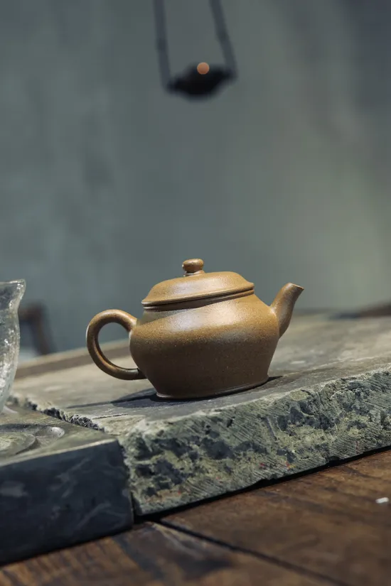 Premium Yixing Zisha Teapot - Gaodeng Clay Pot, Handcrafted Artistic Design 4