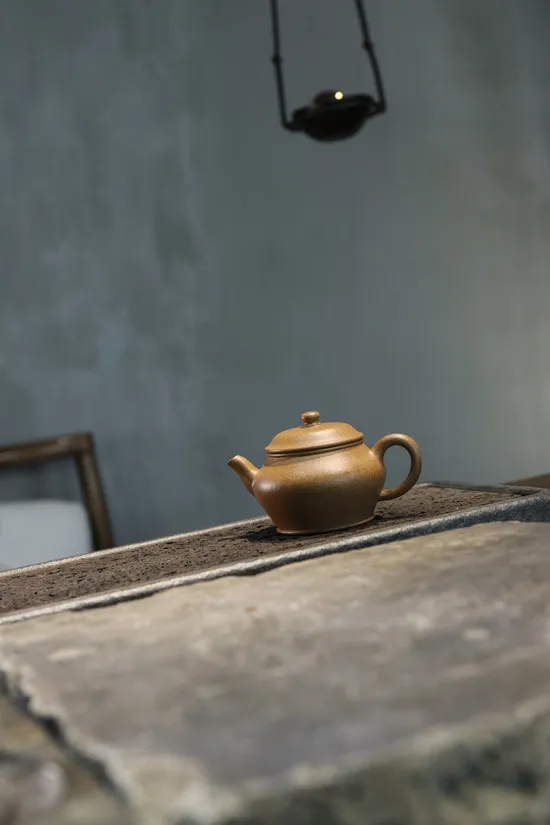 Premium Yixing Zisha Teapot - Gaodeng Clay Pot, Handcrafted Artistic Design 7