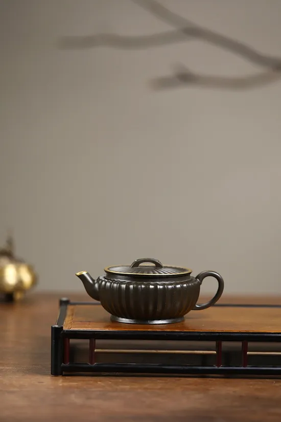 Handcrafted Yixing Zisha Teapot – Artisan Clay Teapot Collection 3