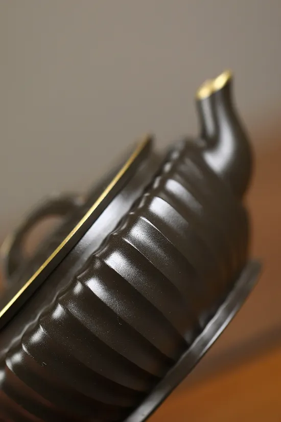 Handcrafted Yixing Zisha Teapot – Artisan Clay Teapot Collection 5