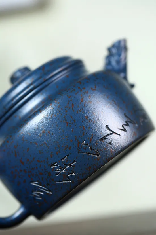 Dezhong Dragon Yixing Clay Teapot - Handcrafted Artistry 4