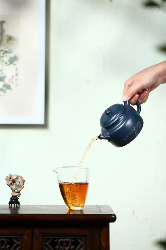 Dezhong Dragon Yixing Clay Teapot - Handcrafted Artistry 6