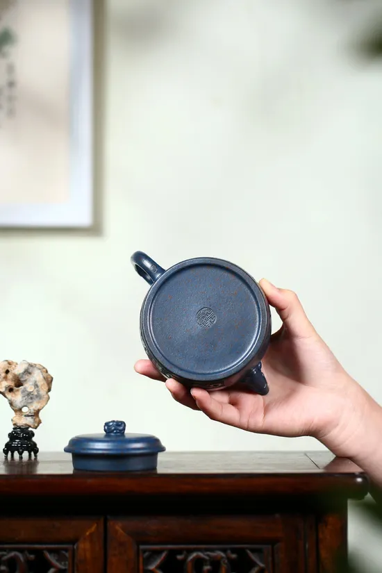 Dezhong Dragon Yixing Clay Teapot - Handcrafted Artistry 7