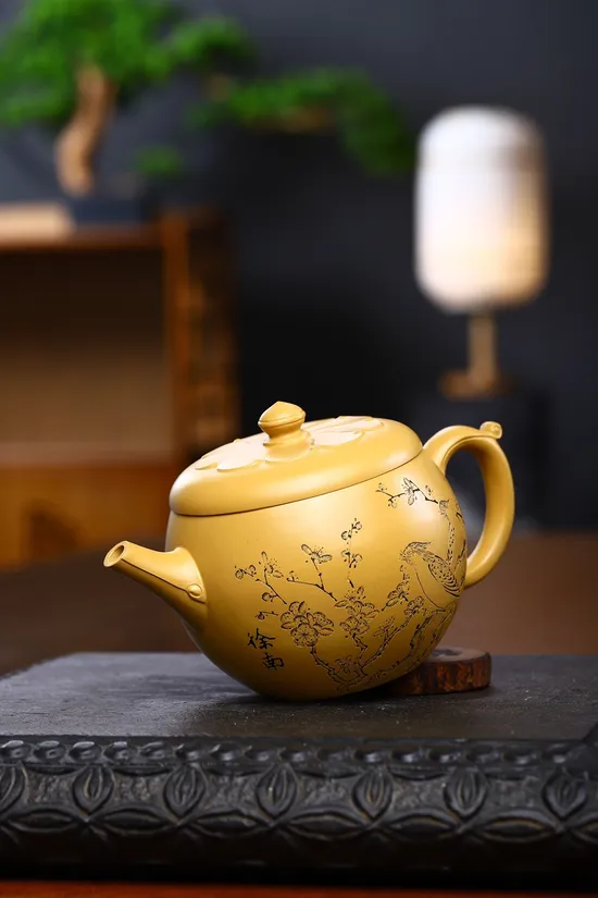 Yixing Teapot | Handcrafted Purple Clay Collectible | Zhou Xinyuan 1