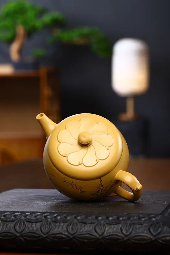 Yixing Teapot | Handcrafted Purple Clay Collectible | Zhou Xinyuan 4