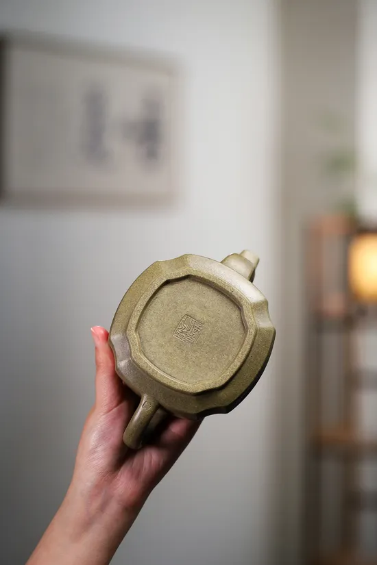 Premium Yixing Teapot Set | Dragon Series | Collector's Clay Art 7