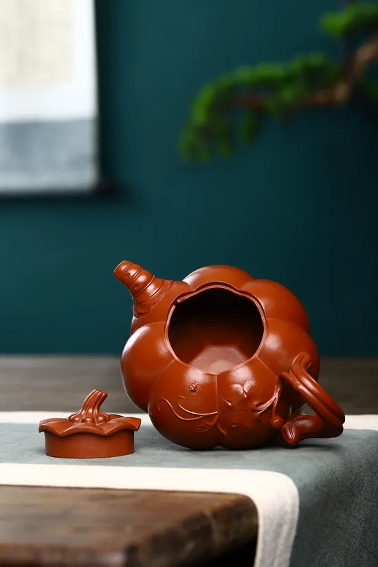 Yixing Zisha Teapot by Master Wu Xiaojun | Handcrafted Artistry 7