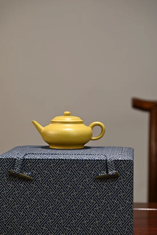 Zisha Teapots: 9 | 000 CNY | premium yellow duan clay 2