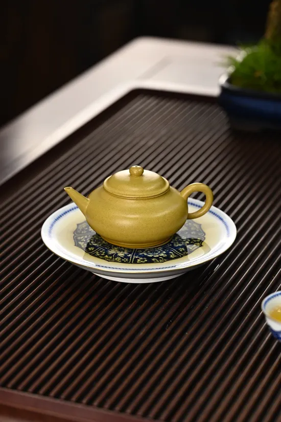 Zisha Teapots: 9 | 000 CNY | premium yellow duan clay 5
