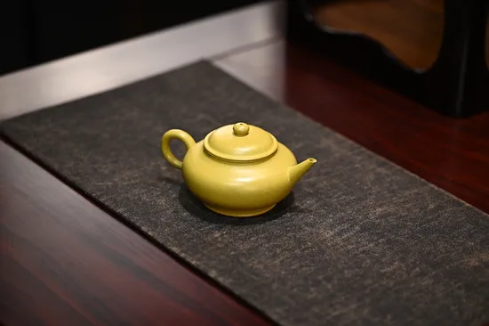 Zisha Teapots: 9 | 000 CNY | premium yellow duan clay 6