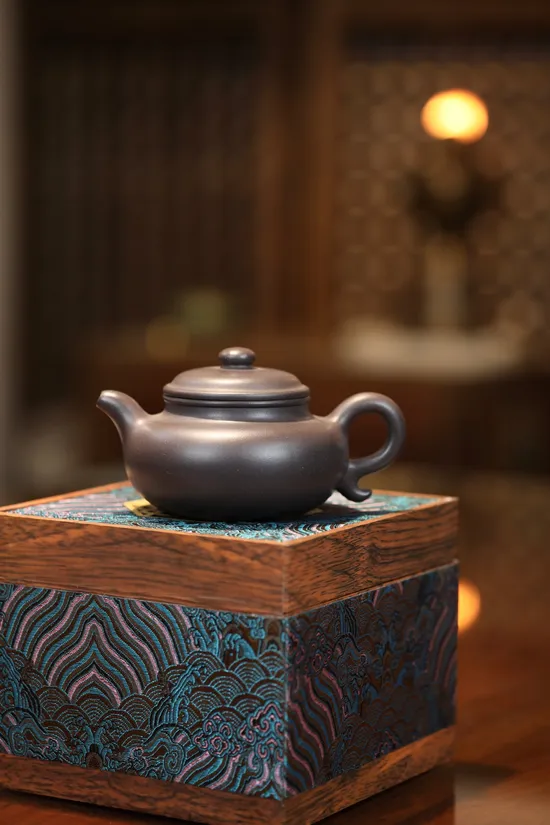 Yixing Zisha Teapot | Handcrafted Tianqing Clay Artisan Pottery 2