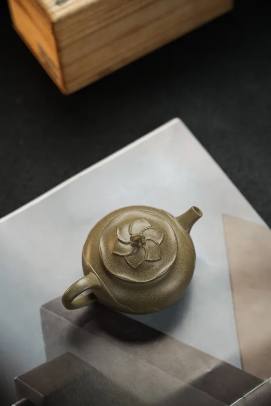 Premium Yixing Teapot | Handcrafted Zisha Clay Artistry 4