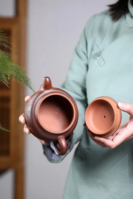 Yixing Zisha Teapot | Handcrafted Collectible Clay Teapot 4