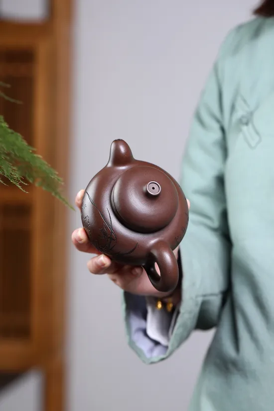 Yixing Clay Teapot | Handcrafted Zisha Pottery by Wang Qiming 2