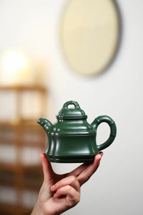Yixing Zisha Teapot - Handcrafted Republic Period Clay Teapot 1