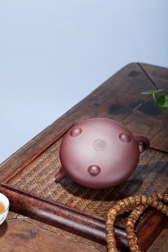 Premium Yixing Teapot – Handcrafted Zisha Clay Pottery 1