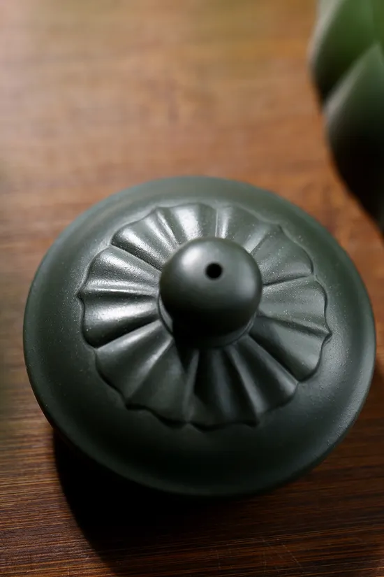 Yixing Zisha Clay Teapot | Wang Fang Artisan Masterpiece | 850cc 3