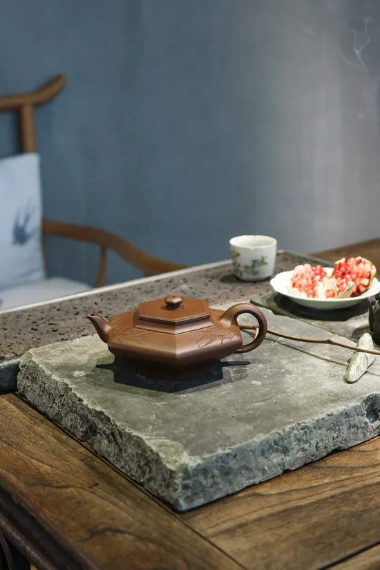 Handcrafted Yixing Teapot with Bamboo Engraving | Li Shuang 1