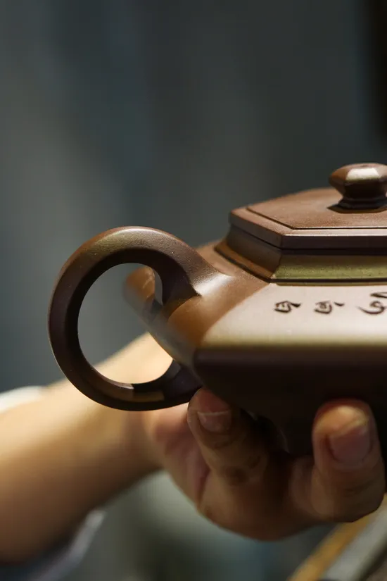 Handcrafted Yixing Teapot with Bamboo Engraving | Li Shuang 4