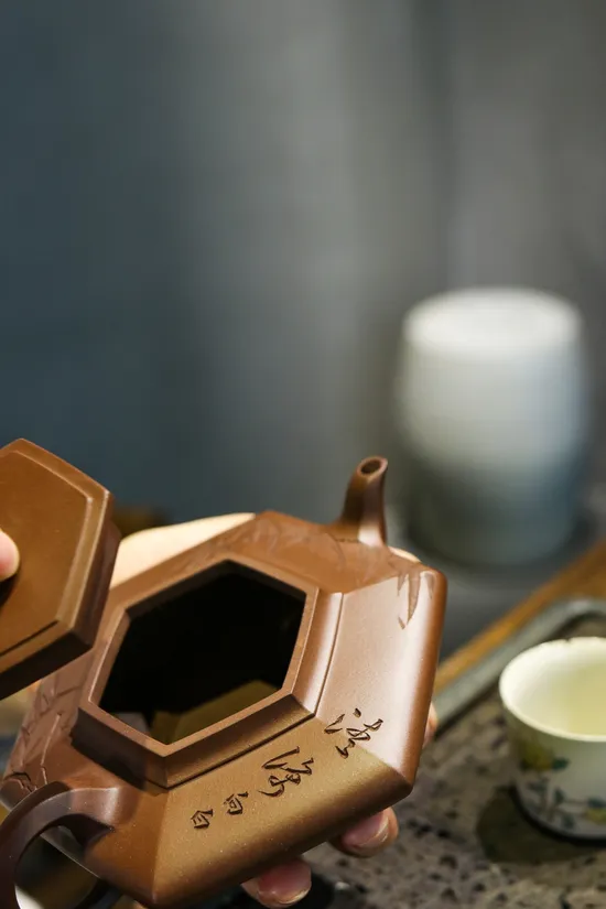Handcrafted Yixing Teapot with Bamboo Engraving | Li Shuang 5