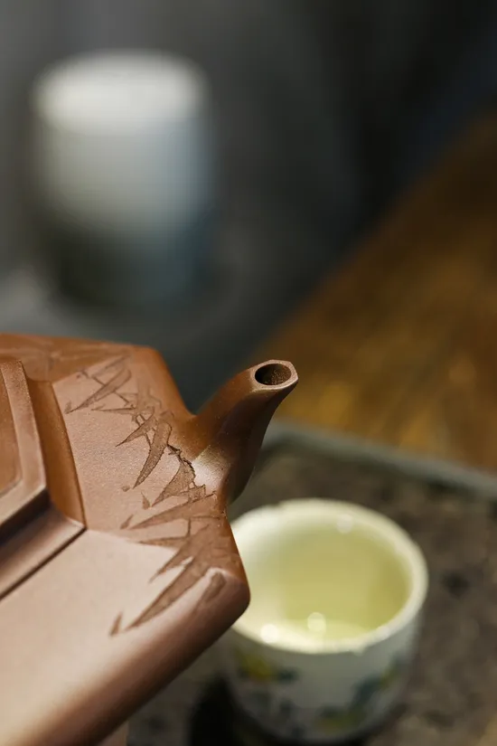 Handcrafted Yixing Teapot with Bamboo Engraving | Li Shuang 6