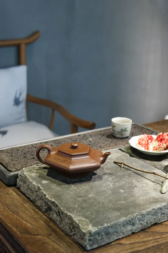Handcrafted Yixing Teapot with Bamboo Engraving | Li Shuang 7