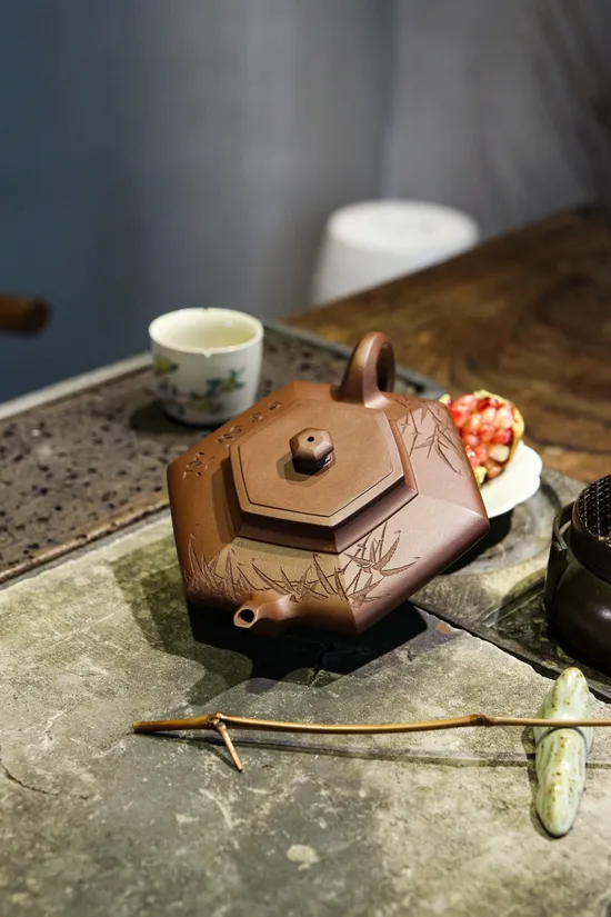 Handcrafted Yixing Teapot with Bamboo Engraving | Li Shuang 8