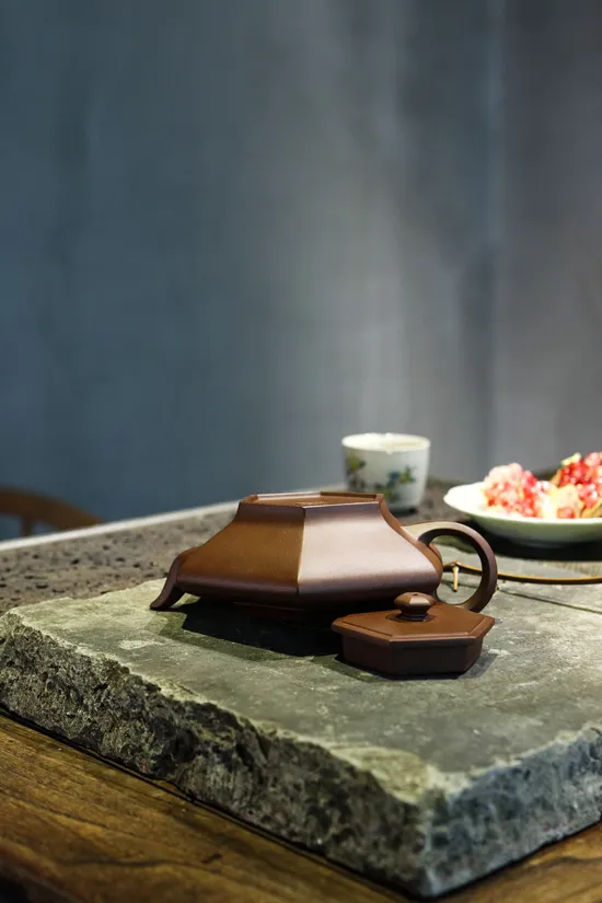 Handcrafted Yixing Teapot with Bamboo Engraving | Li Shuang 9