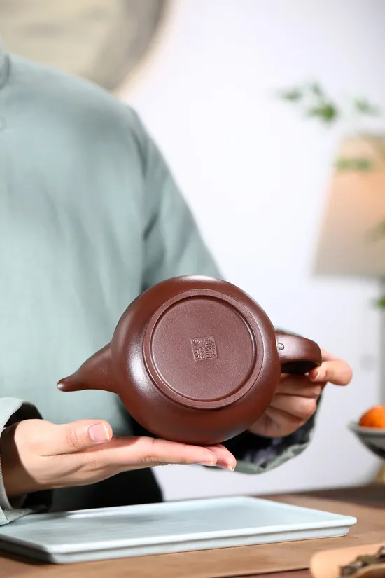 Handcrafted Yixing Zisha Teapot - Collector's Siyuan by Yong Shuying 7