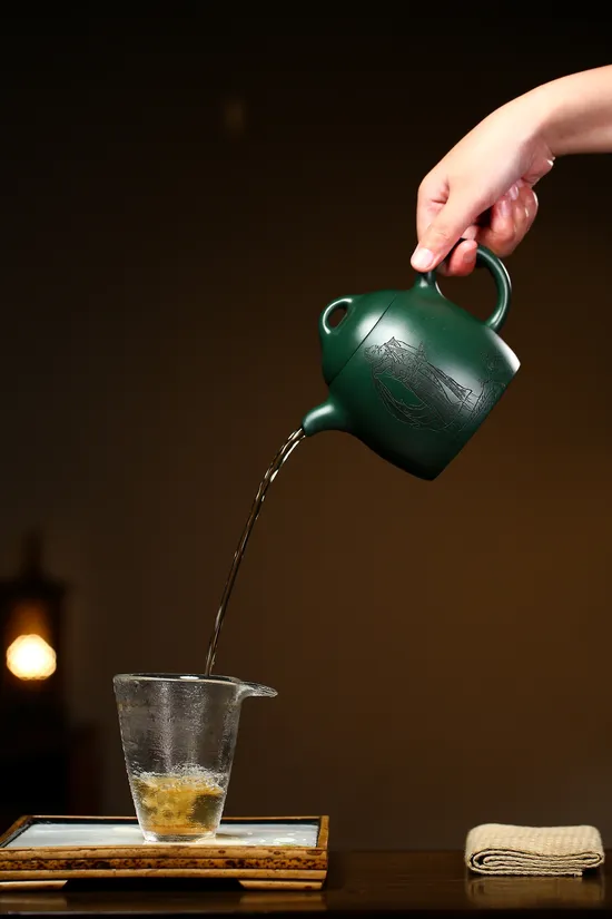 Master Zhou Jianliang’s Yixing Zisha Teapot – Artisan Crafted 7