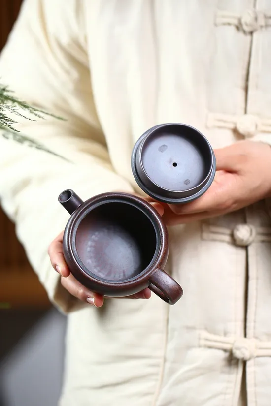 Zisha Teapots: Flat Han Roof Tile | 1500 CNY 1