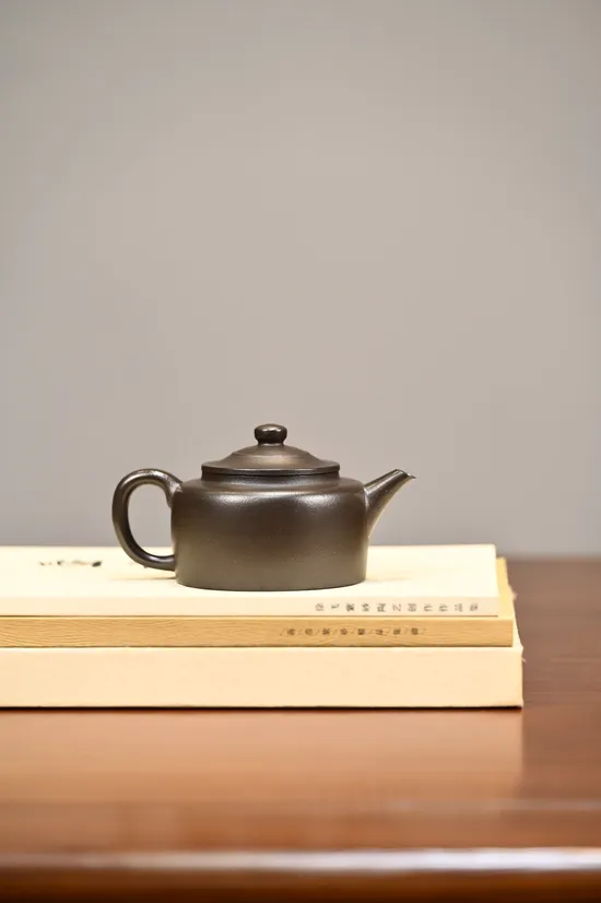Zisha Teapots: Dezhong-style | iron-sand clay | 240cc capacity 1